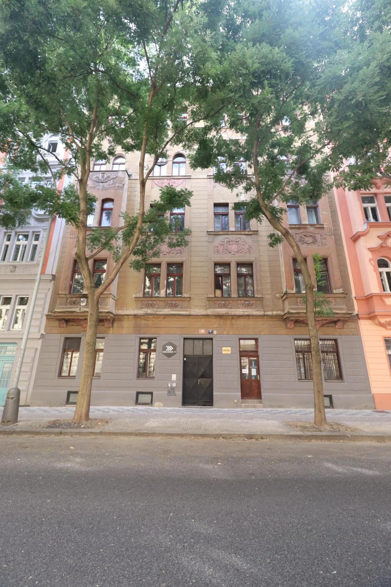 Hostel Comfort Прага Экстерьер фото